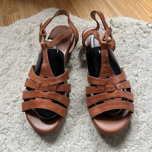 Naturlizer Women's Brown Leather Gladiator Style Velcro Adjustable Ankle Sandals - Picture 2 of 12